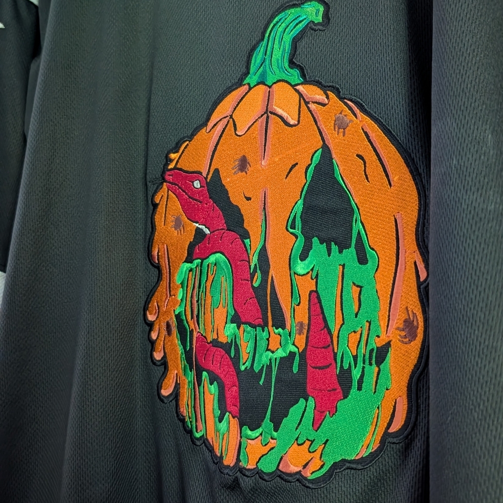 ๐ฌ Tapes From The Crypt Halloween III Silver Shamrock Hockey Jersey - Rare L - Picture 2 of 8